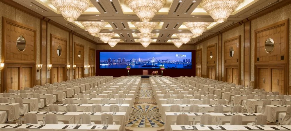 国内ホテル最大級のLEDスクリーン